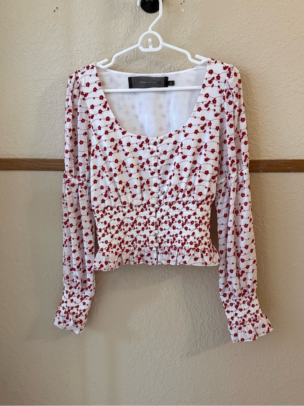 Code x Mode white and red floral Long Sleeve Crop Top Size Small
